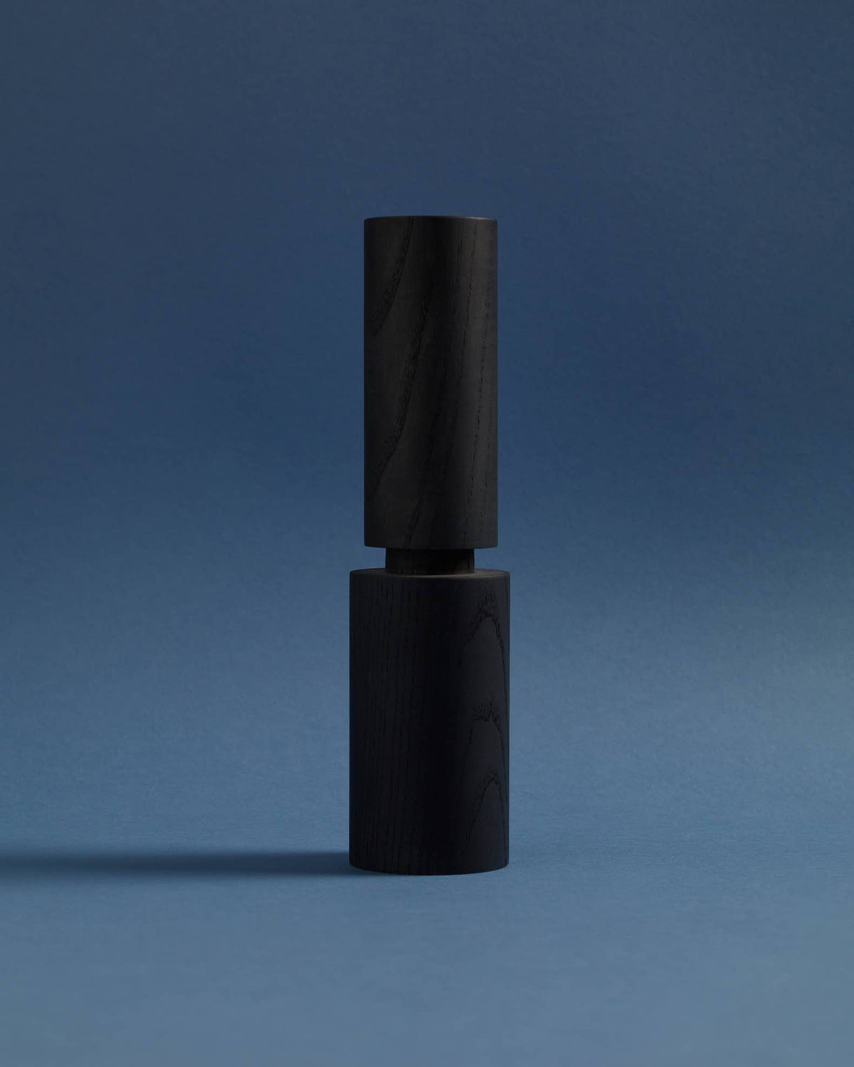 Hove wood salt / pepper mill | Blue Black