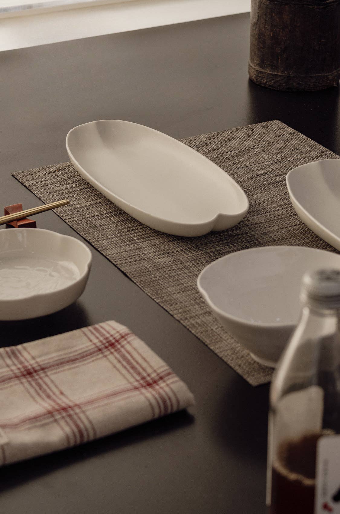 Long Kwai Kou Plate | Matte Beige
