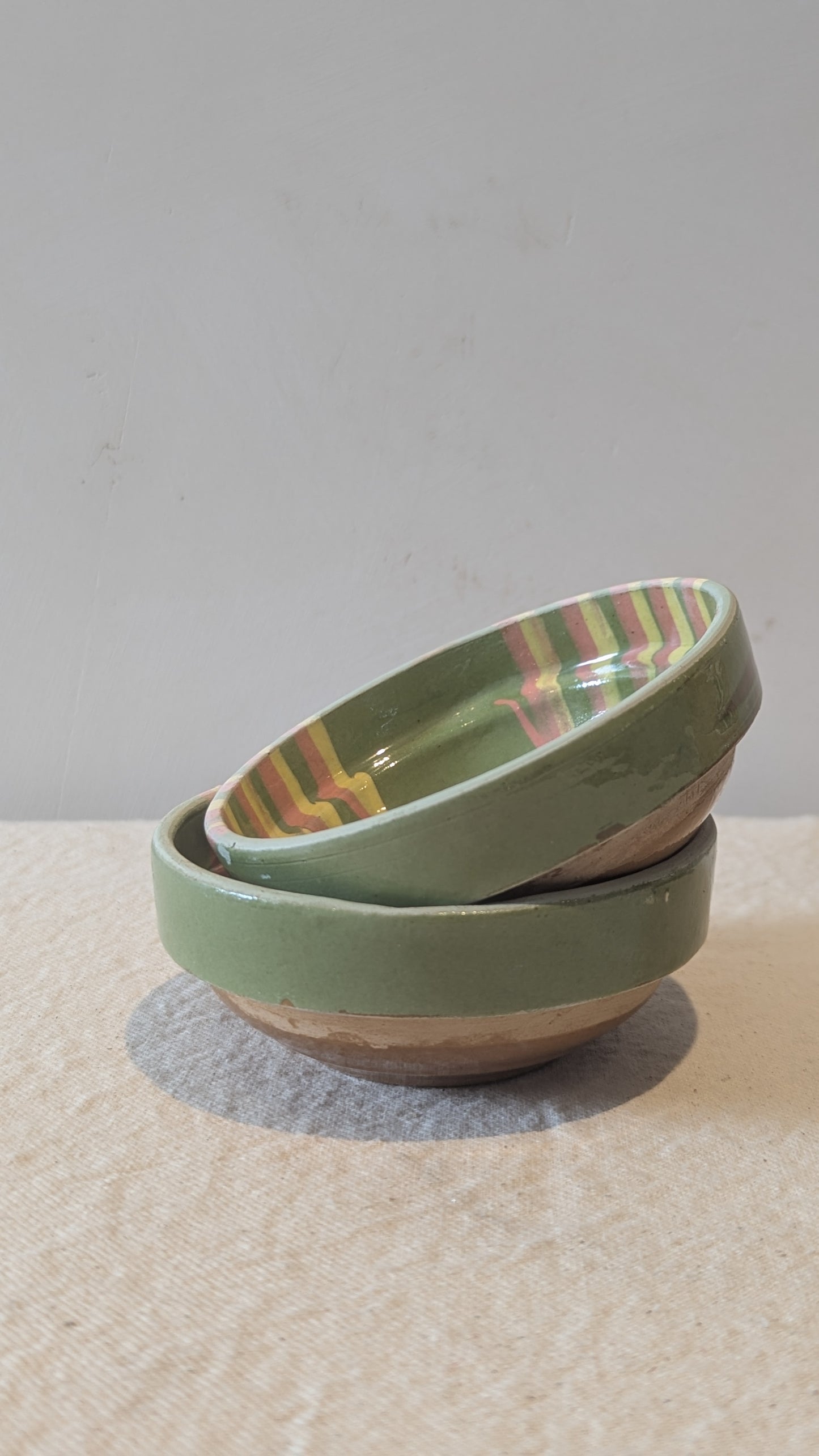Hand Painted Canapé Bowl in Avocado | 2nd's